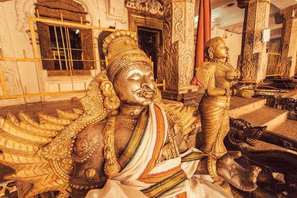 Hindu templomi szobrok.