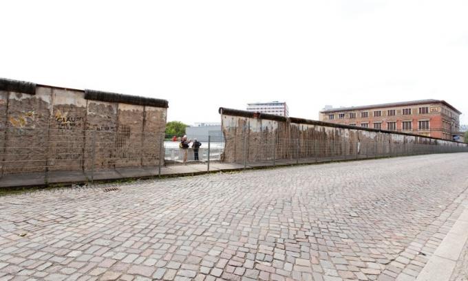 Utdrag av Berlinmuren som er bevart.