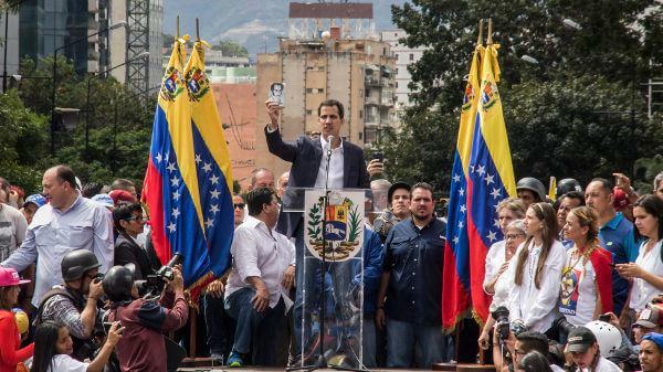 نيكولاس مادورو: السيرة الذاتية والمسار السياسي والخلافات