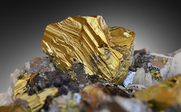 Gold nugget in ore, solid state.