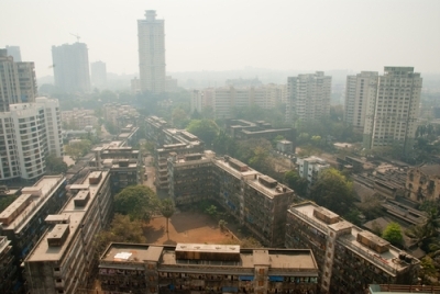 Město Mumbai (Indie), jedno z největších měst na světě s velkými městskými, sociálními a ekologickými problémy