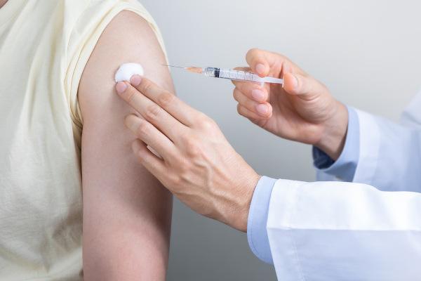  Вакцинація є формою штучного активного імунітету.