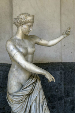 Tanrıça Afrodit: Yunan aşk ve güzellik tanrıçası