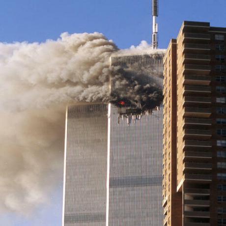 На 11 септември Световният търговски център беше атакуван от самолети, отвлечени от терористите на Ал Кайда.***