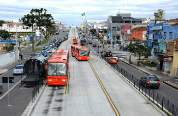 Curitiba'daki otobüs koridorları