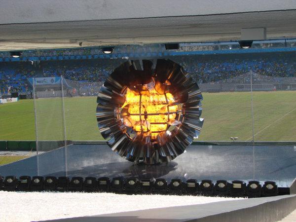 Torch of Pan 2007 svítí na stadionu Maracanã.
