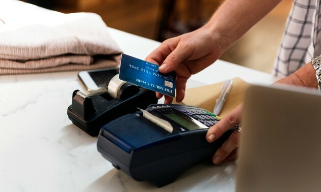 Credit and debit card machine