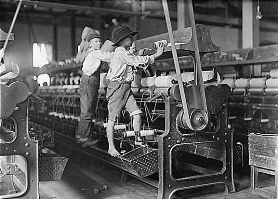 barn som jobber på fabrikken