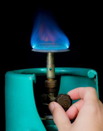 Controlled flame produced by liquefied petroleum gas, a system similar to that for domestic use. 