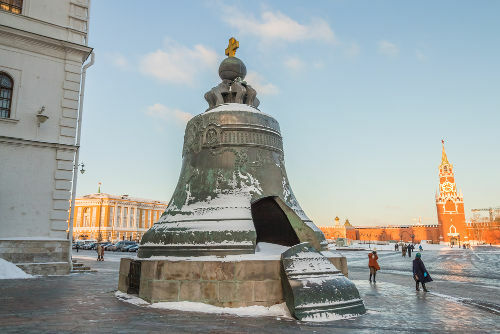 Carský zvon váží přes 200 tun a byl postaven v 18. století *