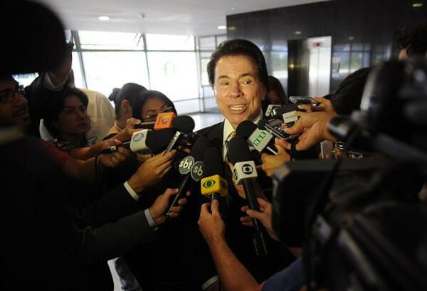 2010 yılında Planalto Sarayı'nda bir basın toplantısında Silvio Santos. [4]