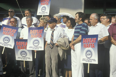 Serikat pekerja dan pekerja memprotes NAFTA di Washington, ibu kota Amerika Serikat *