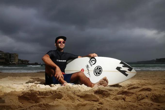 Relever les défis: les leçons de vie d'un champion de surf brésilien aveugle