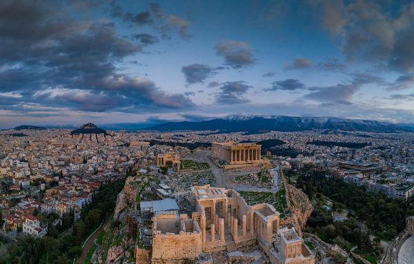 У VI ст.; а., Афіни були перетворені на колиску демократії за допомогою реформ Клістена.