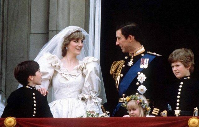 Charles ve Diana'nın düğün fotoğrafı