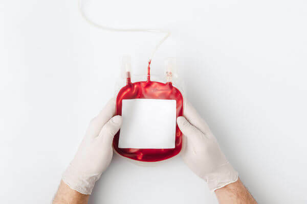 Krv primljena kao donacija proći će nekoliko testova prije nego što se uskladišti.