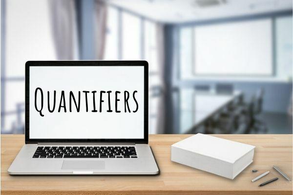 "Quantifiers" geven algemene hoeveelheden aan in het Engels.