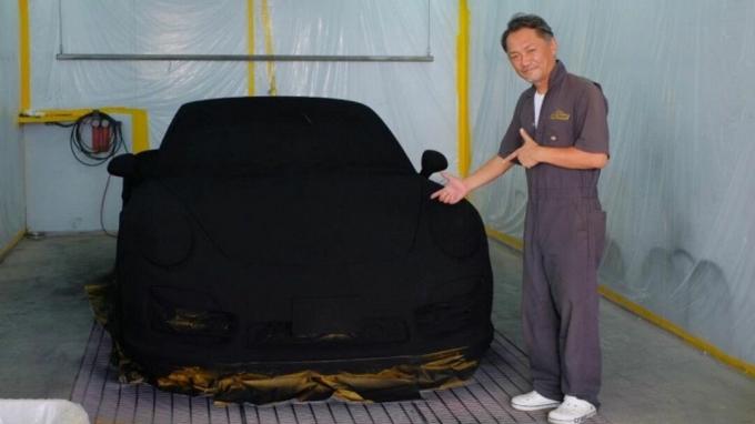 Cel mai negru Porsche din lume devine „capcana morții”