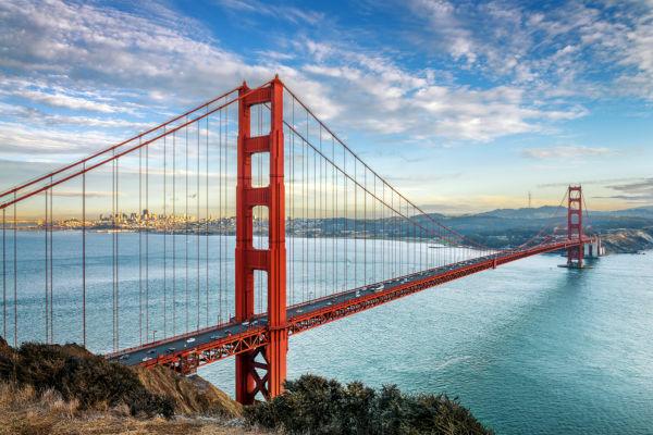 De belangrijkste ansichtkaart van de Verenigde Staten is de beroemde Golden Gate Brigde. 
