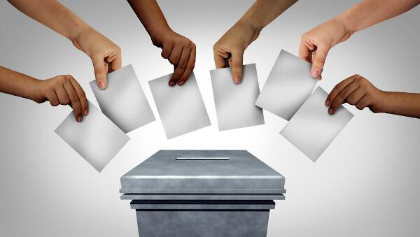 普通選挙により、すべての市民が選挙に参加し、投票したり、投票したりすることができます。