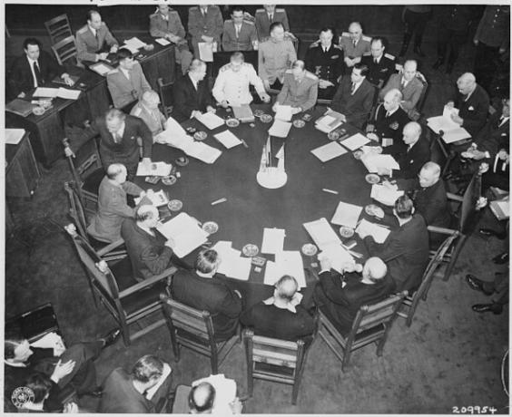 Una dintre ultimele sesiuni de negocieri desfășurate la Conferința de la Potsdam.