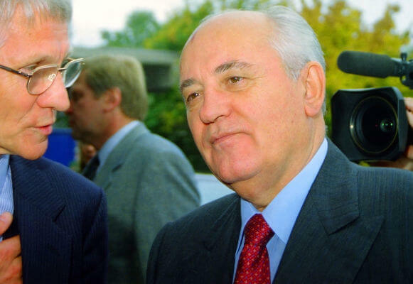 Mihail Gorbaçov, SSCB'nin son hükümdarıydı ve 1991'de ülkenin dağılmasına yol açan reformları gerçekleştirdi. [3]