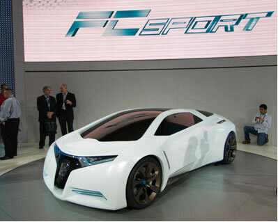 LOS ANGELES - 19. november 2008: Honda presenterer Honda FCSport drivstoffcellekjøretøy på LA Auto Show *
