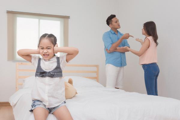 Experiencing constant situations of fights can trigger stress in children.