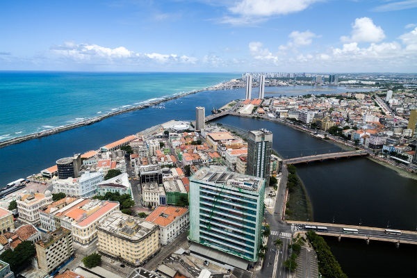 Wraz z najazdem holenderskim miasto Recife zostało przekształcone w stolicę Pernambuco.