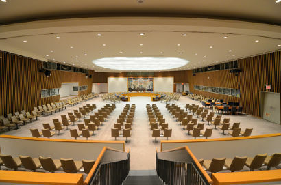 Штаб Совета Безопасности, Нью-Йорк. Его участники собираются за основным круглым столом ¹