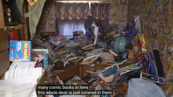 Huis dat 18 jaar lang verlaten is geweest, verbergt relikwieën, waaronder strips en speelgoed