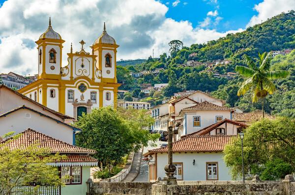미나스 제라이스(Minas Gerais)에 있는 유서 깊은 도시 오루 프레투(Ouro Preto)의 중심지