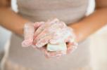 НЕМОЈТЕ бацати остатке сапуна! Погледајте 5 лаких и креативних начина да их поново користите