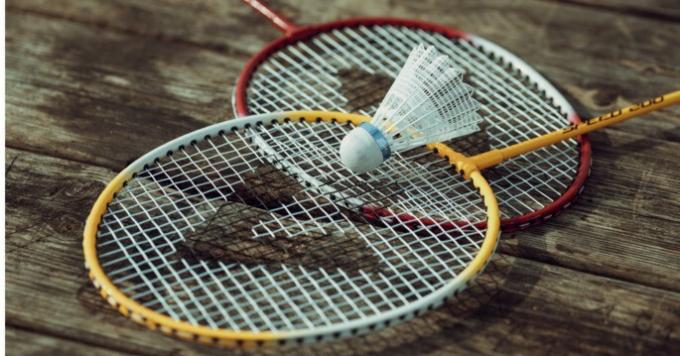Rackets en shuttle gebruikt in badminton