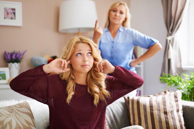 La investigación revela que el cerebro adolescente está 'conectado' para ignorar a la familia
