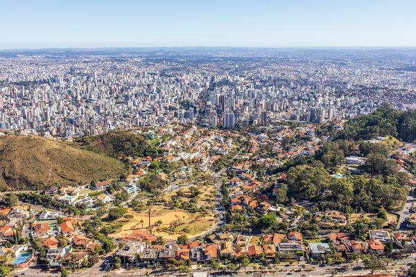 Minas Gerais'in başkenti Belo Horizonte'nin havadan görünümü. [1]