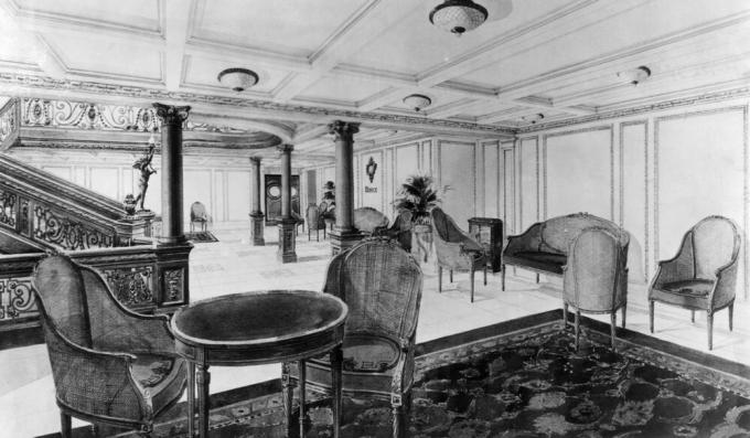 Gerçek Titanik'ten siyah beyaz lüks oturma odası.