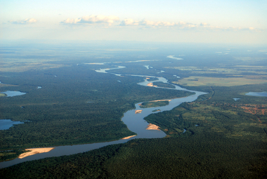 Аэрофотоснимок стока реки Арагуая