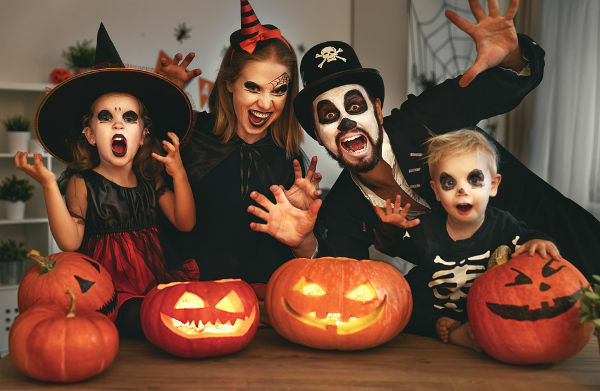 Halloween tiba di Amerika Serikat pada abad ke-19 dan dibawa oleh imigran Irlandia. Saat ini, ini adalah salah satu festival paling tradisional di negara ini.