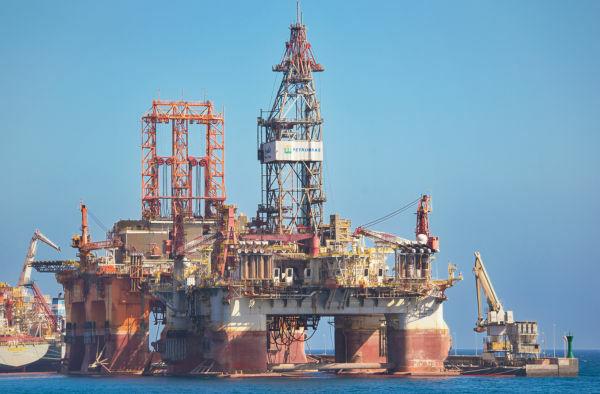Petrobras ir valsts uzņēmums, kas atbildīgs par naftas izpēti un ieguvi Brazīlijā. *