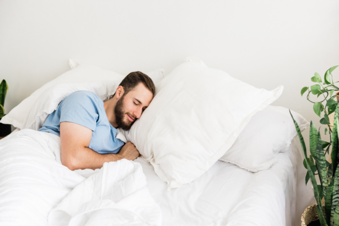 4 passaggi PRATICI per avere un sonno più riposante e CAMBIARE la tua vita