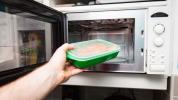 Пластичне посуде у микроталасној пећници могу бити лоше за ваше здравље, кажу студије