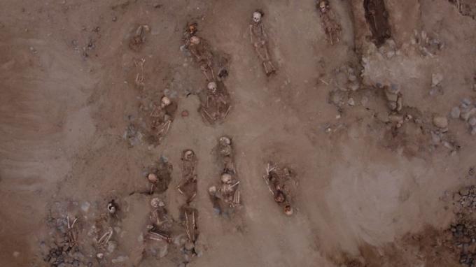 76 mayat anak-anak yang dikorbankan ditemukan di Peru