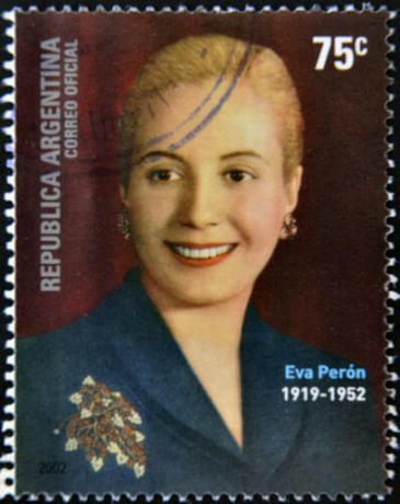 Evita Perón, pierwsza żona Perona, była ważną postacią w jego pierwszej kadencji. Umarł w 1952 roku, jako ofiara raka.**