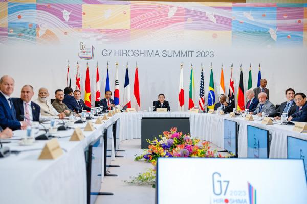 Spotkanie robocze podczas szczytu G7 w Hiroszimie w Japonii w 2023 roku. [1]