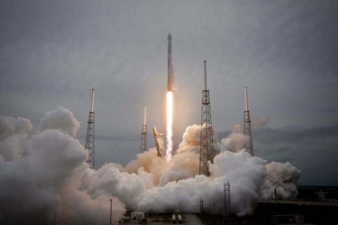 SpaceX raķešu palaišana saskaras ar jaunu atcelšanu; saprast, kāpēc