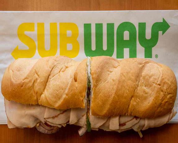 Subway е на път да бъде продаден за 9,6 милиарда долара; знае защо и от кого