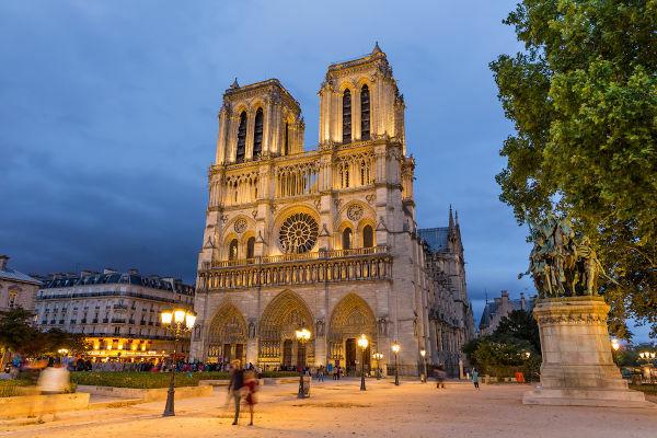 Napoleon Bonapartes kroning fant sted 2. desember 1804 ved Notre-Dame-katedralen.
