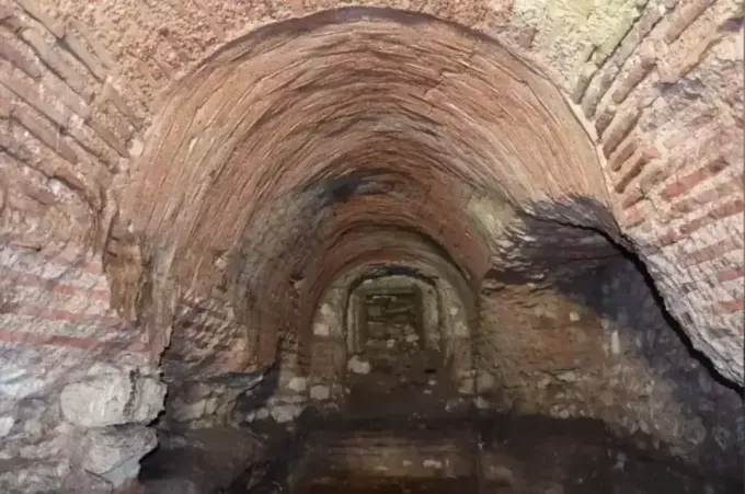 A régészek titkos szobákat találtak a föld alatti templomban Türkiye-ben