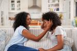 5 viisi, kuidas aidata oma teismelist mürgisest suhtest välja